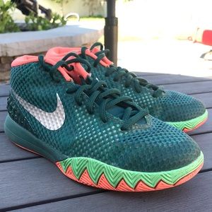 Nike Kyrie 1 Boys Girls 4Y Basketball Shoes
